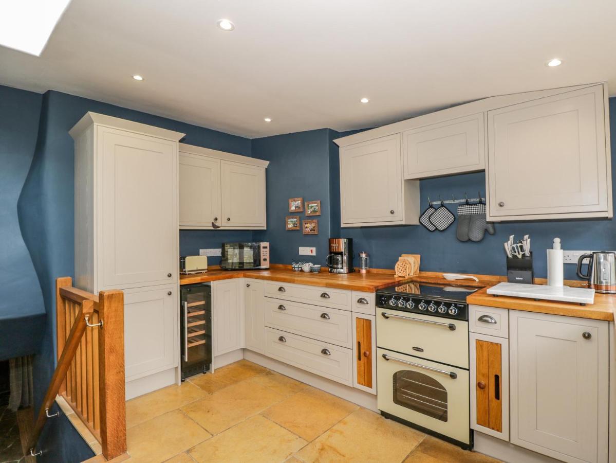 Fox Den Cottage Castle Combe Ngoại thất bức ảnh